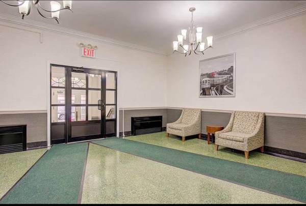 Listing photo 1 of 5