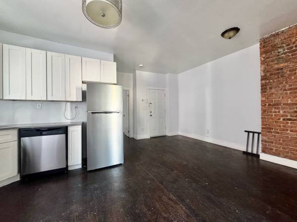 Listing photo 1 of 5