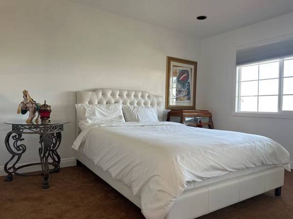 Listing photo 1 of 2