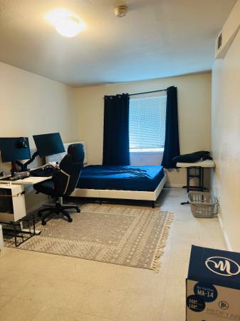 Listing photo 1 of 2