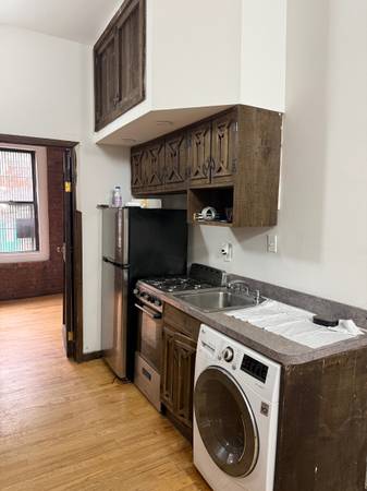 Listing photo 1 of 4