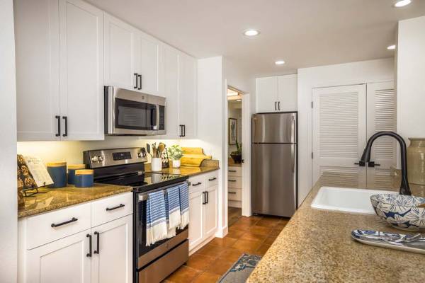 Listing photo 1 of 5