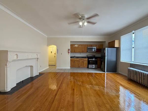 Listing photo 1 of 4
