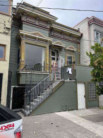 Listing photo 1 of 5
