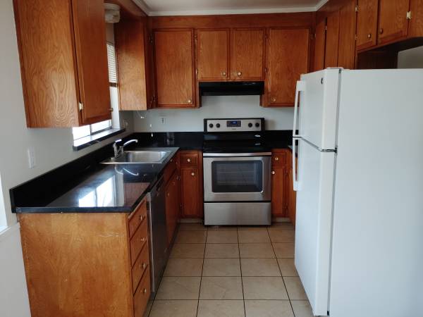 Listing photo 1 of 5