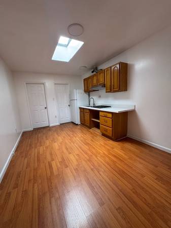 Listing photo 1 of 5