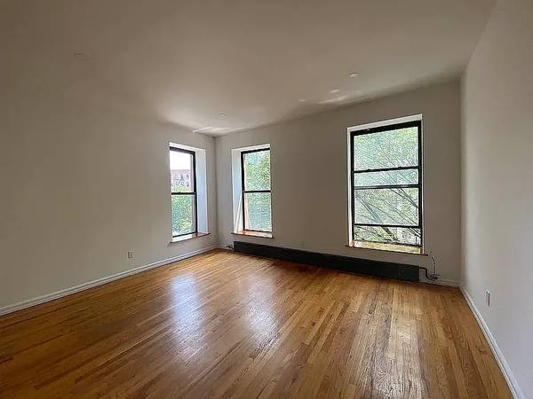 Listing photo 1 of 5