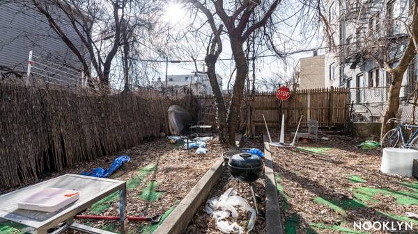 Listing photo 1 of 4