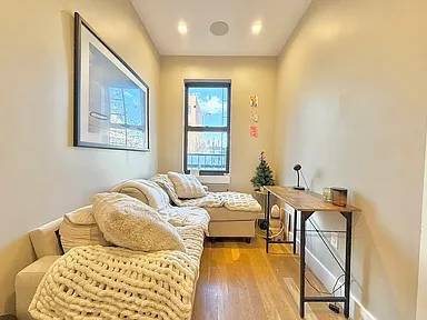 Listing photo 1 of 5