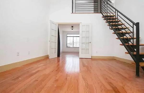 Listing photo 1 of 5