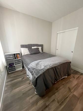 Listing photo 1 of 5