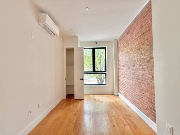 Listing photo 1 of 5