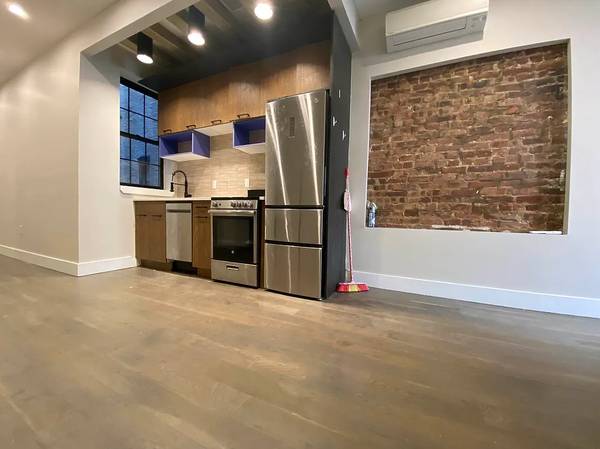 Listing photo 1 of 5