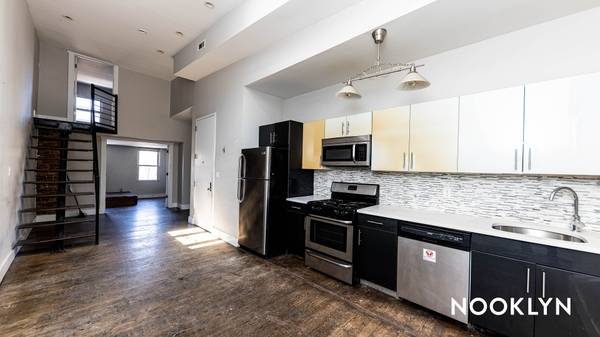 Listing photo 1 of 4