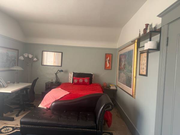 Listing photo 1 of 4