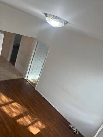 Listing photo 1 of 4