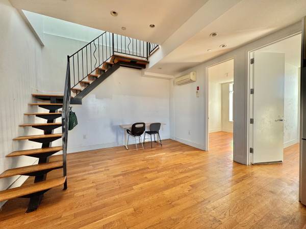 Listing photo 1 of 5