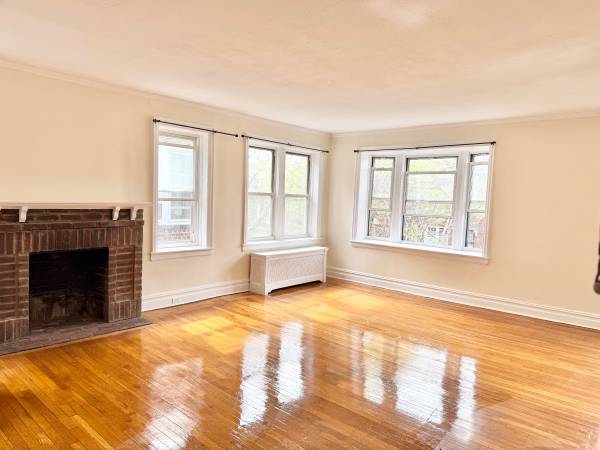 Listing photo 1 of 5