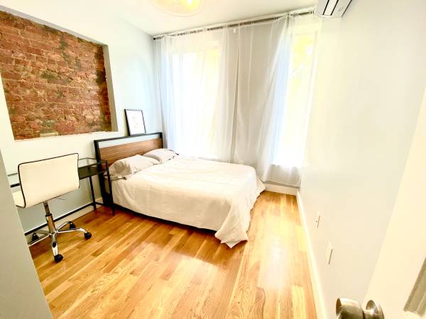 Listing photo 1 of 5