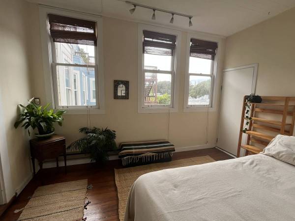 Listing photo 1 of 4