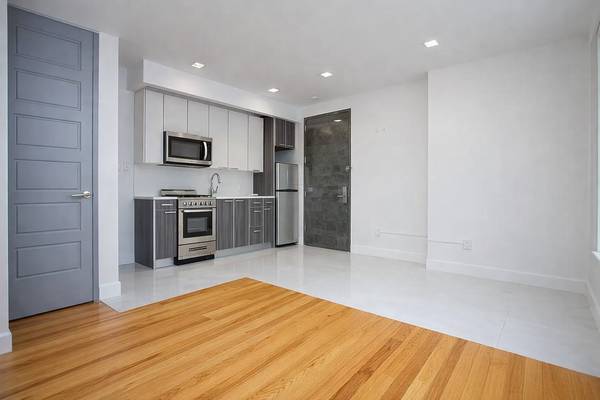 Listing photo 1 of 5