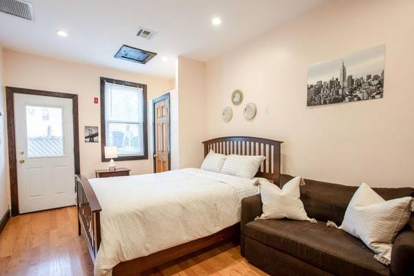 Listing photo 1 of 5