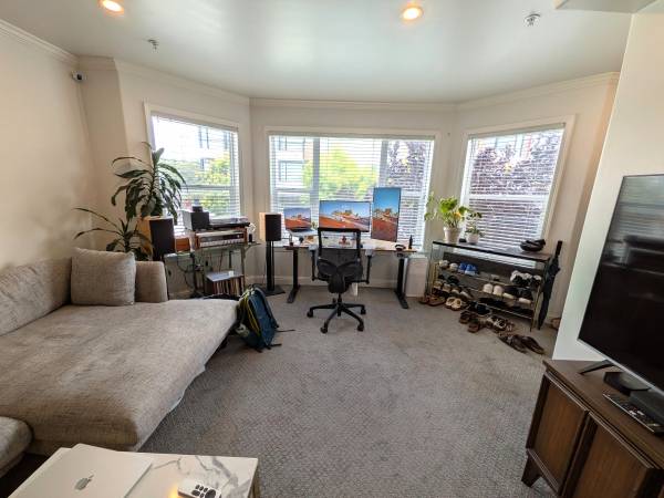 Listing photo 1 of 5