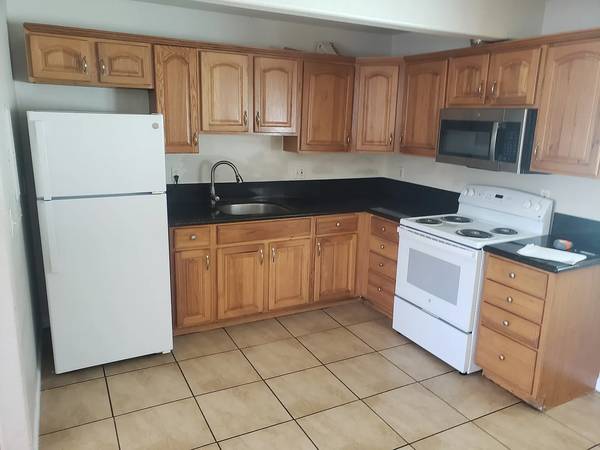 Listing photo 1 of 5