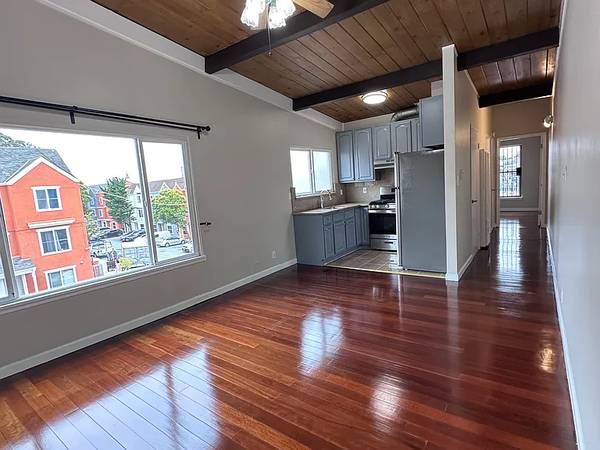 Listing photo 1 of 5
