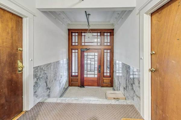 Listing photo 1 of 4