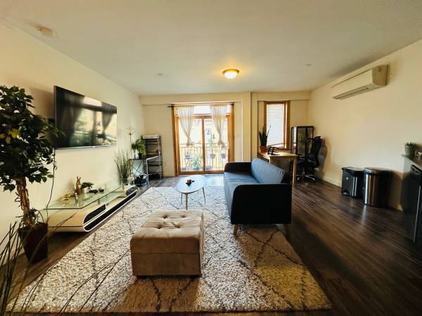 Listing photo 1 of 4