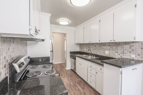 Listing photo 1 of 5