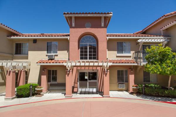 Listing photo 1 of 5