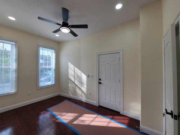 Listing photo 1 of 5