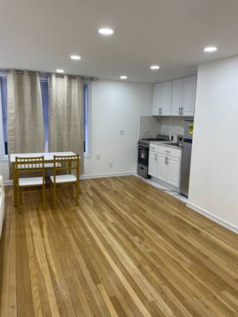 Listing photo 1 of 5