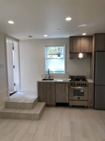 Listing photo 1 of 2