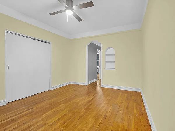 Listing photo 1 of 5