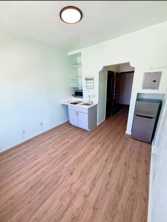 Listing photo 1 of 5