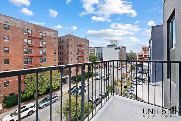 Listing photo 1 of 5