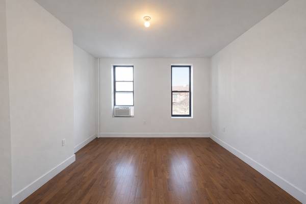 Listing photo 1 of 5