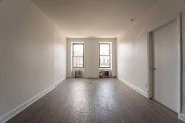 Listing photo 1 of 5