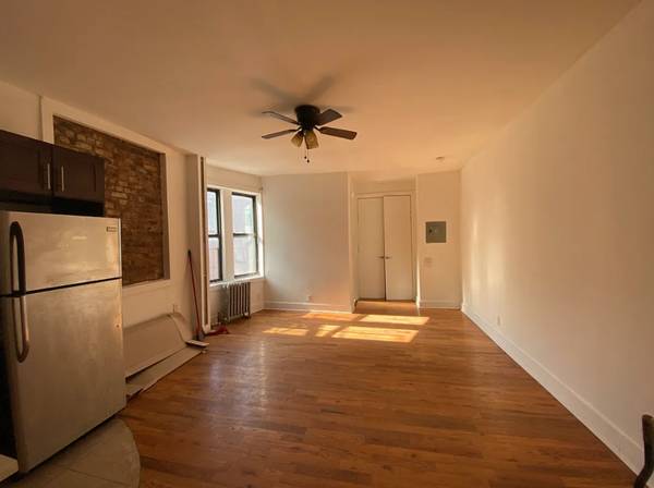 Listing photo 1 of 5