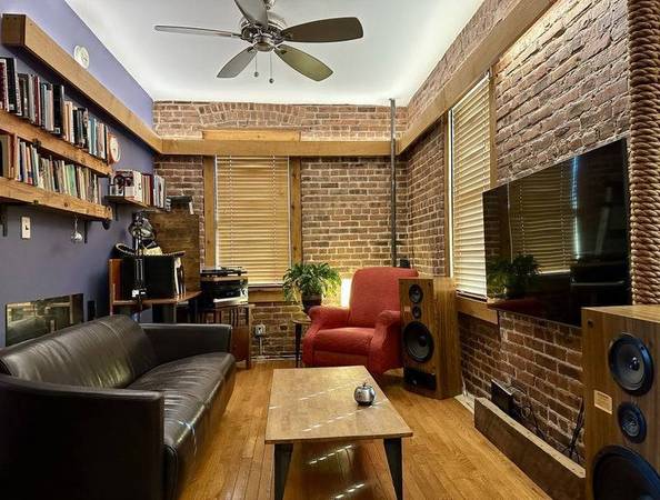 Listing photo 1 of 5