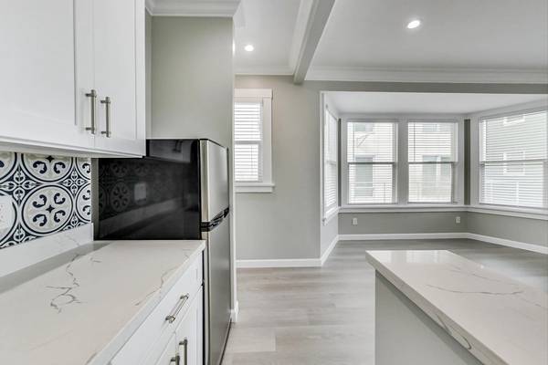 Listing photo 1 of 4