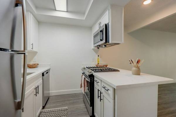 Listing photo 1 of 3