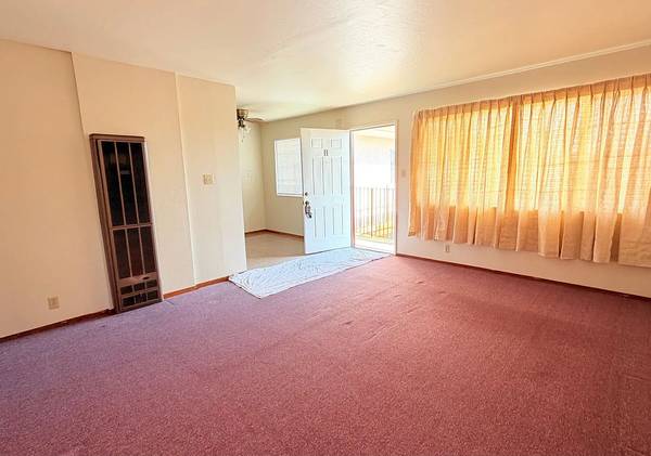 Listing photo 1 of 5
