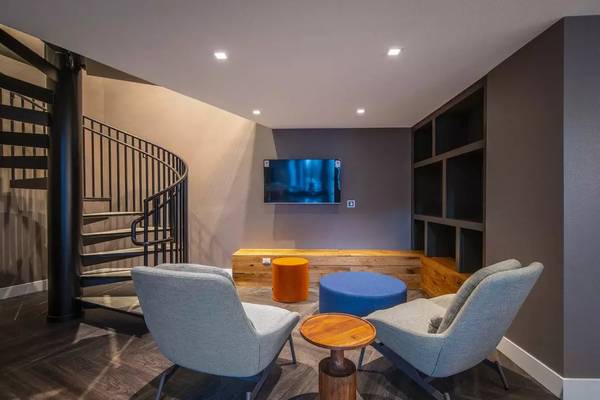 Listing photo 1 of 5