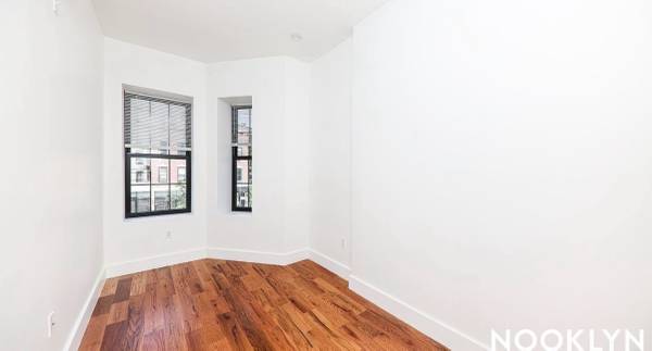 Listing photo 1 of 5