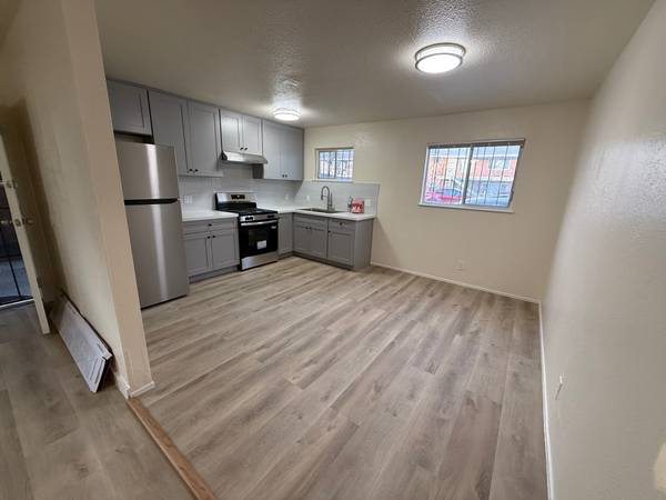 Listing photo 1 of 5