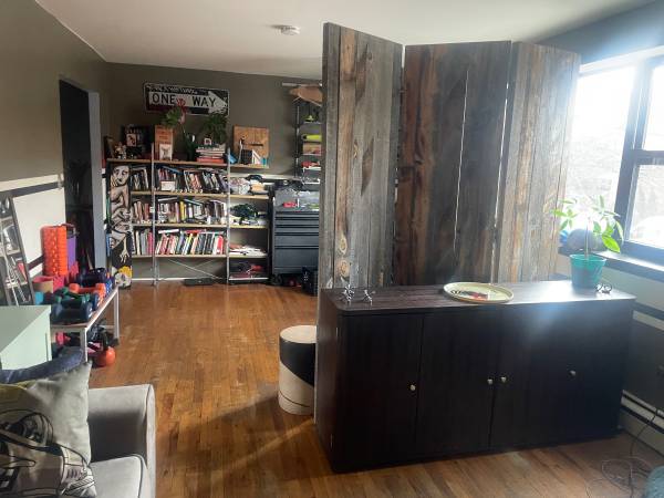 Listing photo 1 of 5